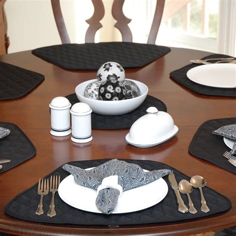 square placemats on round table